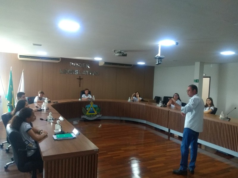 Estudantes do Colégio Losango visitam a Câmara Municipal